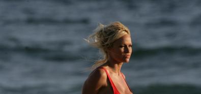 Pamela Anderson jako Matka Boska